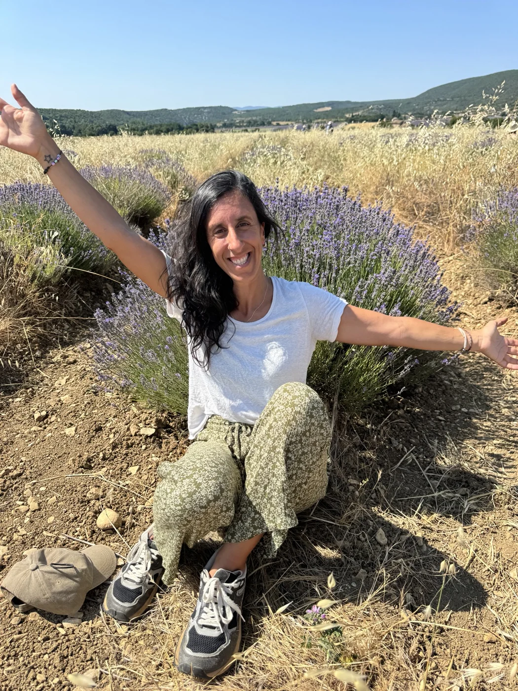 Janire Portuondo en un campo de lavanda